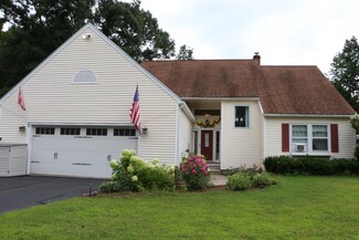 83 Parkwood Dr, Colchester, VT 05446