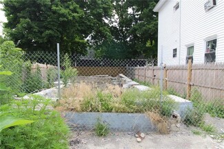 11 Baldwin Ct, Providence, RI 02907