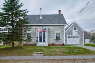 42 Erin St, Thomaston, ME 04861