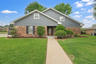 5747 Hawthorne Dr, Waco, TX 76710
