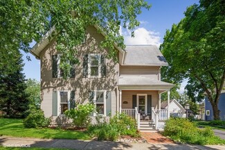 306 E 2nd St, East Dundee, IL 60118