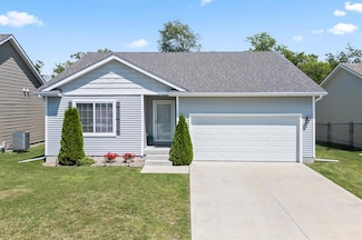 4315 E 48th St, Des Moines, IA 50317