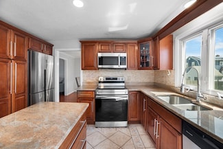 994 S Main St, Attleboro, MA 02703