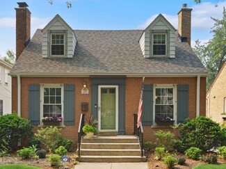 7144 N Mcalpin Ave, Chicago, IL 60646