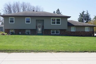 212 8th Ave NW, Waukon, IA 52172