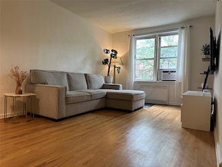 3333 82nd St Unit 5D, Jackson Heights, NY 11372