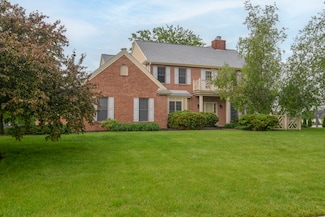 W146N7148 Winter Hollow Dr, Menomonee Falls, WI 53051