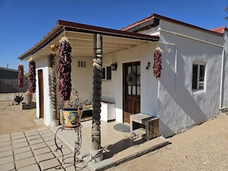 534 Mission Ave NE, Albuquerque, NM 87107