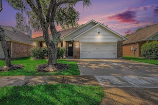2884 Shallow Brook Ln, Dickinson, TX 77539
