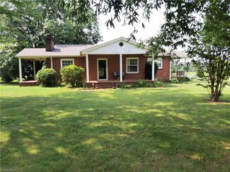 4610 Seward Rd, Pfafftown, NC 27040