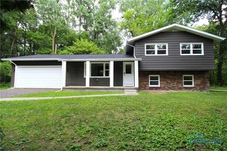 630 N Schwamberger Rd, Holland, OH 43528