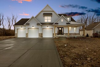 817 Hayfield Dr, Crown Point, IN 46307