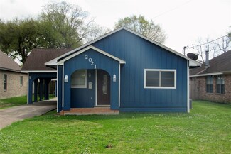 2021 7th St, Port Neches, TX 77651
