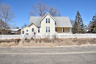 1616 E Erskine St, Pierre, SD 57501