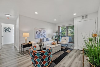 3173 Wayside Plaza Unit 102, Walnut Creek, CA 94597