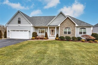 32 Longbrook Dr, Cumberland, RI 02864