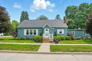 508 4th St, Kalona, IA 52247