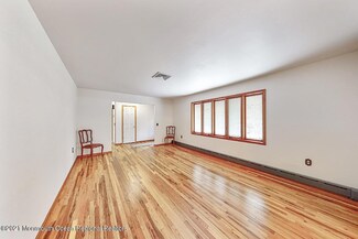 33 Brentwood Rd, Eatontown, NJ 07724