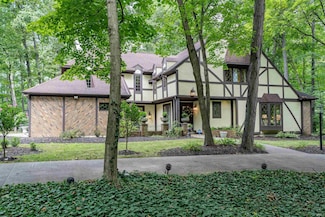 704 Oaktree Ct, Fort Wayne, IN 46845