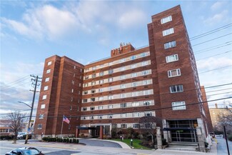 128 N Craig St Unit 804, Oakland, PA 15213