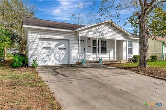 2010 N Ben Jordan St, Victoria, TX 77901