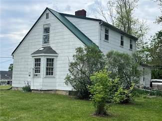 1121 N Kennebec Ave, McConnelsville, OH 43756