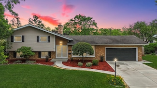 740 Pettibone St, Crown Point, IN 46307