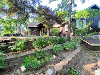 64 Fox Point Dr, Roach, MO 65787