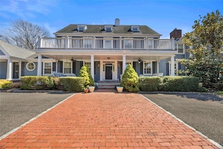 233 Narragansett Ave, Lawrence, NY 11559