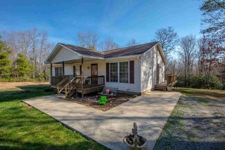 325 Country Woods Dr, Hillsville, VA 24343