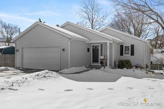 1551 Lenox Rd SE, Grand Rapids, MI 49506