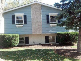 1441 S Fern Dr, Mount Prospect, IL 60056