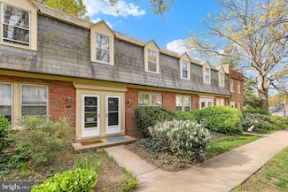 1303 S Barton St Unit 207, Arlington, VA 22204