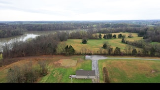 5273 Zander Rd, Hopkinsville, KY 42240