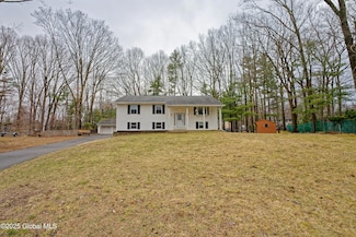 4 Avocado Ct, Clifton Park, NY 12065