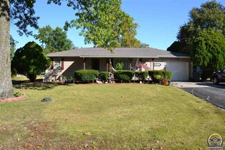 527 W 9th St, Lyndon, KS 66451