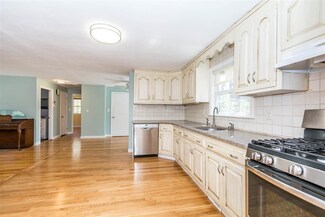 40 Pond St, Salem, NH 03079