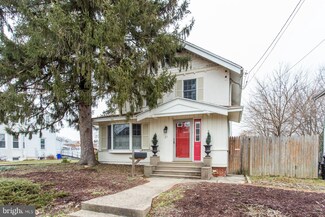 27 W Avon Rd, Brookhaven, PA 19015