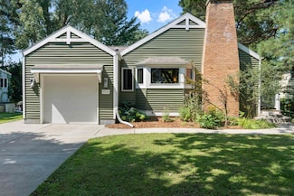 906 Swarthmore Ct, Madison, WI 53705