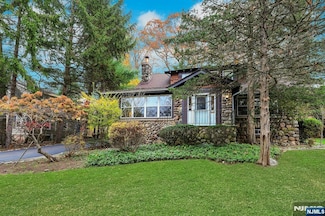 99 Armour Rd, Mahwah, NJ 07430