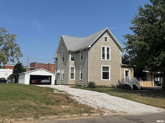 117 E Vernon St, Farmington, IL 61531