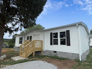 102 Galyon Dr, Lenoir City, TN 37771