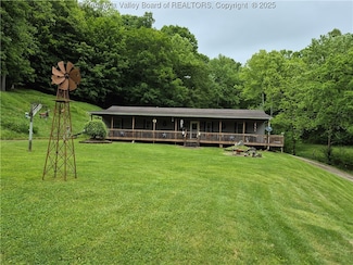 10 Conaway Ln, Elizabeth, WV 26143