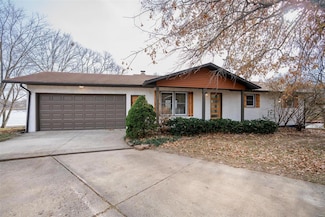 714 Riviera Cir, Edwardsville, IL 62025
