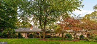 93 Greenwood Cir, Lemoyne, PA 17043