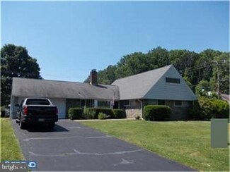 12 Roving Rd, Levittown, PA 19056