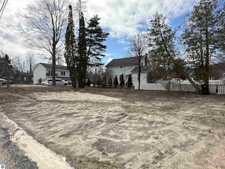 112 W Madison Ave, Suttons Bay, MI 49682