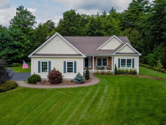 6 Swan Cir, Concord, NH 03301