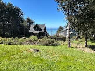 597 Ridge Rd, Whitethorn, CA 95589