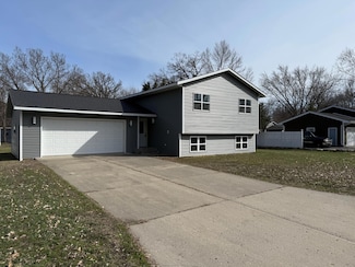 575 Roberts St SW, Hutchinson, MN 55350